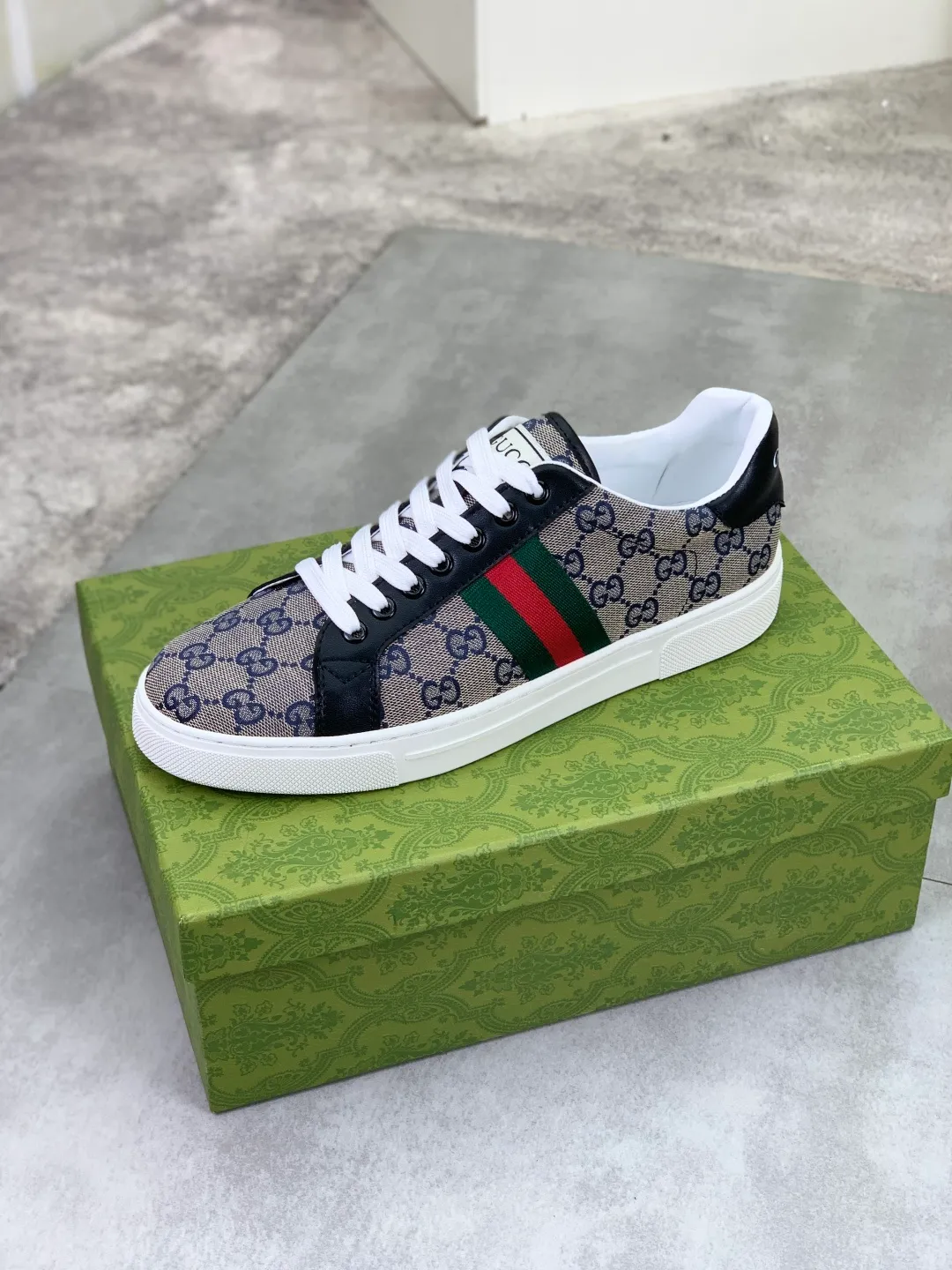 Men's men's shoes P400💰【New style】🆘 The latest model from Gucci's official website🎁Classic casual and fashionable men's shoes👟Hot style💥The style is simple and elegant, exclusive for trendy men. Unique official website's latest brand elements👑Gucci original decoration, fashionable and generous, the fabric is made of original soft calfskin➕Comfortable soft sheepskin lining ✅The official website specifies wear-resistant rubber outsole_full of elasticity, classic model taken in real life🎬Color: 2️⃣colors available😍Number: 38-44